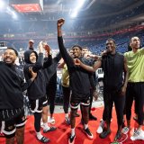 Košarkaši Partizana vratili se iz svlačionice da pozdrave svoje navijače (FOTO) 6