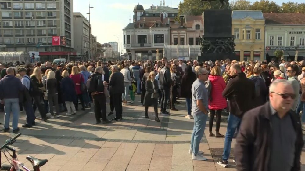 "Nismo neprijatelji države, već stub društva": Prosvetni radnici protestvovali i u centru Niša 1