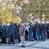 Jedni najavljuju blokade i vanredne izbore, drugi stoje u redovima da potpišu: Počelo prijavljivanje radnika propalih preduzeća u Nišu za isplatu zaostalih zarada 6