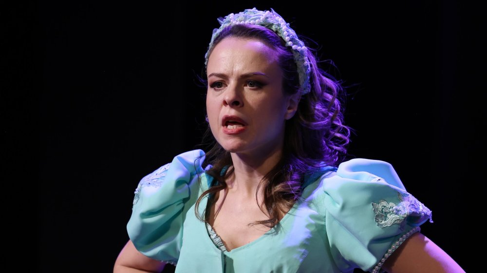 Ovo nije gluma u krinolini: Glumica Suzana Lukić uoči premijere prvog srpskog pozorišnog izvođenja romana Džejn Ostin “Gordost i predrasude” u dramatizaciji Izabel Mekartur 1