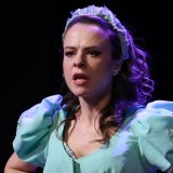 Ovo nije gluma u krinolini: Glumica Suzana Lukić uoči premijere prvog srpskog pozorišnog izvođenja romana Džejn Ostin “Gordost i predrasude” u dramatizaciji Izabel Mekartur 2