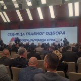 Zakazana sednica Glavnog odbora SNS: Naprednjaci zasedaju iza zatvorenih vrata 2