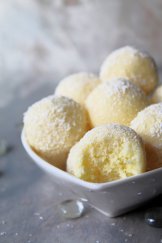 kokos kuglice3 Kokos kuglice - recept za uživanje u neodoljivom ukusu kokosa i bele čokolade 3