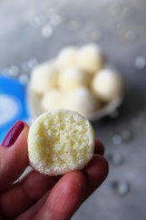 kokos kuglice5 Kokos kuglice - recept za uživanje u neodoljivom ukusu kokosa i bele čokolade 4