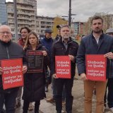 U Kragujevcu mirni protest Zastani Srbijo (FOTO) 3