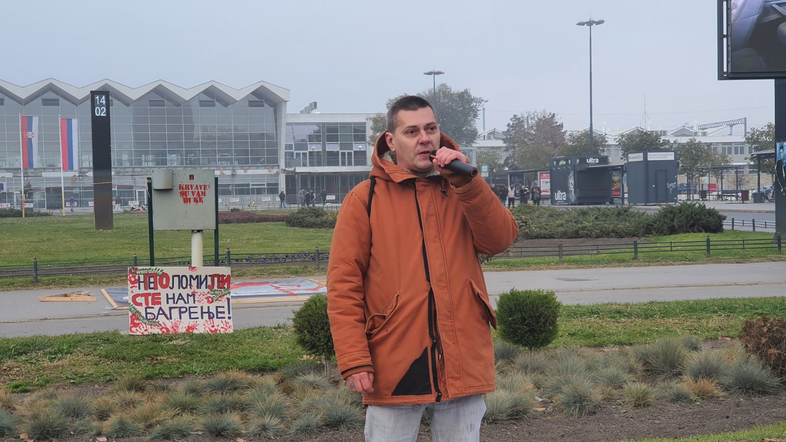 Završen protest u Novom Sadu: Na ivici incidenta zbog "Evromajdana", aktivisti poručili da nastavljaju akcije (FOTO, VIDEO) 7