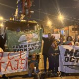 Počelo rušenje Starog savskog mosta: Organizatori protesta protiv rušenja mosta poručili da su uspeli da odbrane novobeogradsku stranu mosta, ali i dalje pozivaju građane (FOTO, VIDEO) 13