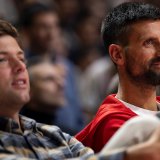 Novak Đoković zakasnio na meč između Zvezde i Albe, organizatori tražili stolicu za olimpijskog šampiona (VIDEO) 4