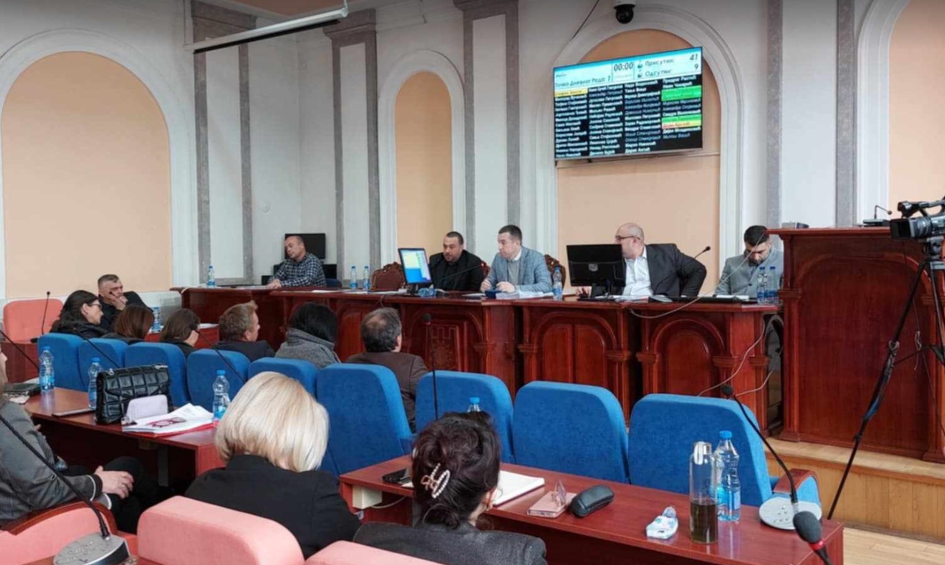 "Zaječar je jedini grad gde se vazduh može videti. Još malo pa vazduh možemo pipnuti": Ponovo burna sednica Skupštine Zaječara 4 "Zaječar je jedini grad gde se vazduh može videti. Još malo pa vazduh možemo pipnuti": Ponovo burna sednica Skupštine Zaječara 4