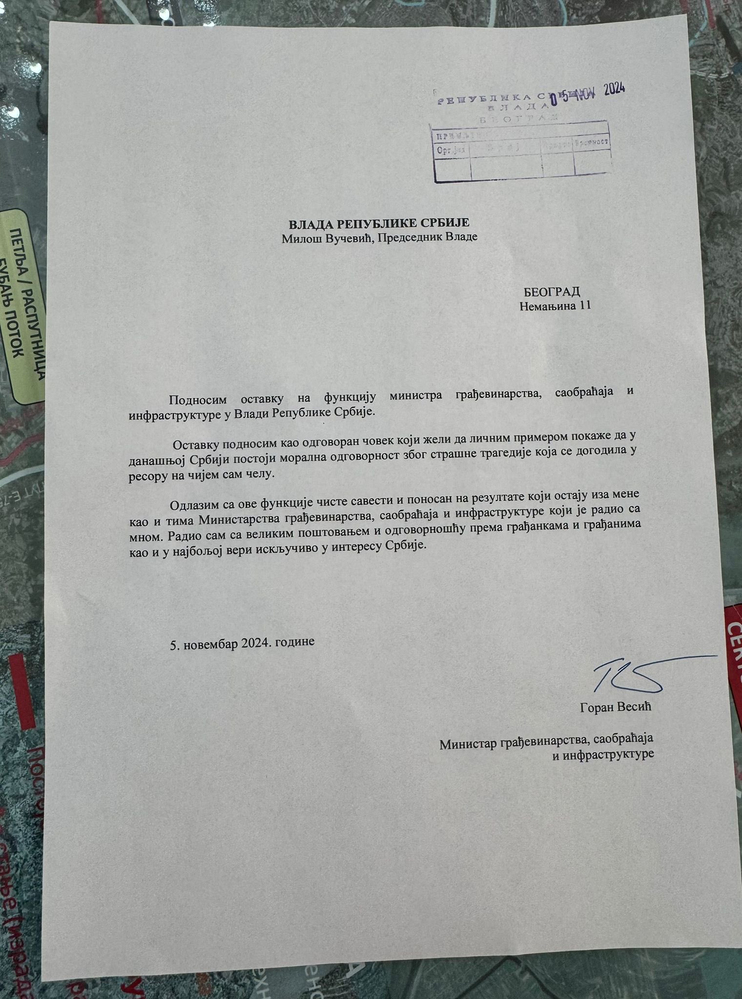 Vesić i formalno podneo ostavku, objavio papir 2 Vesić i formalno podneo ostavku, objavio papir 2