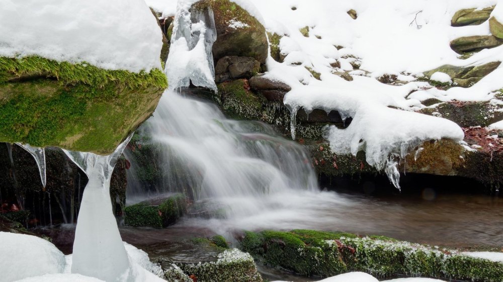 Bajkoviti prizori vodopada iz komšiluka okovani ledom 1