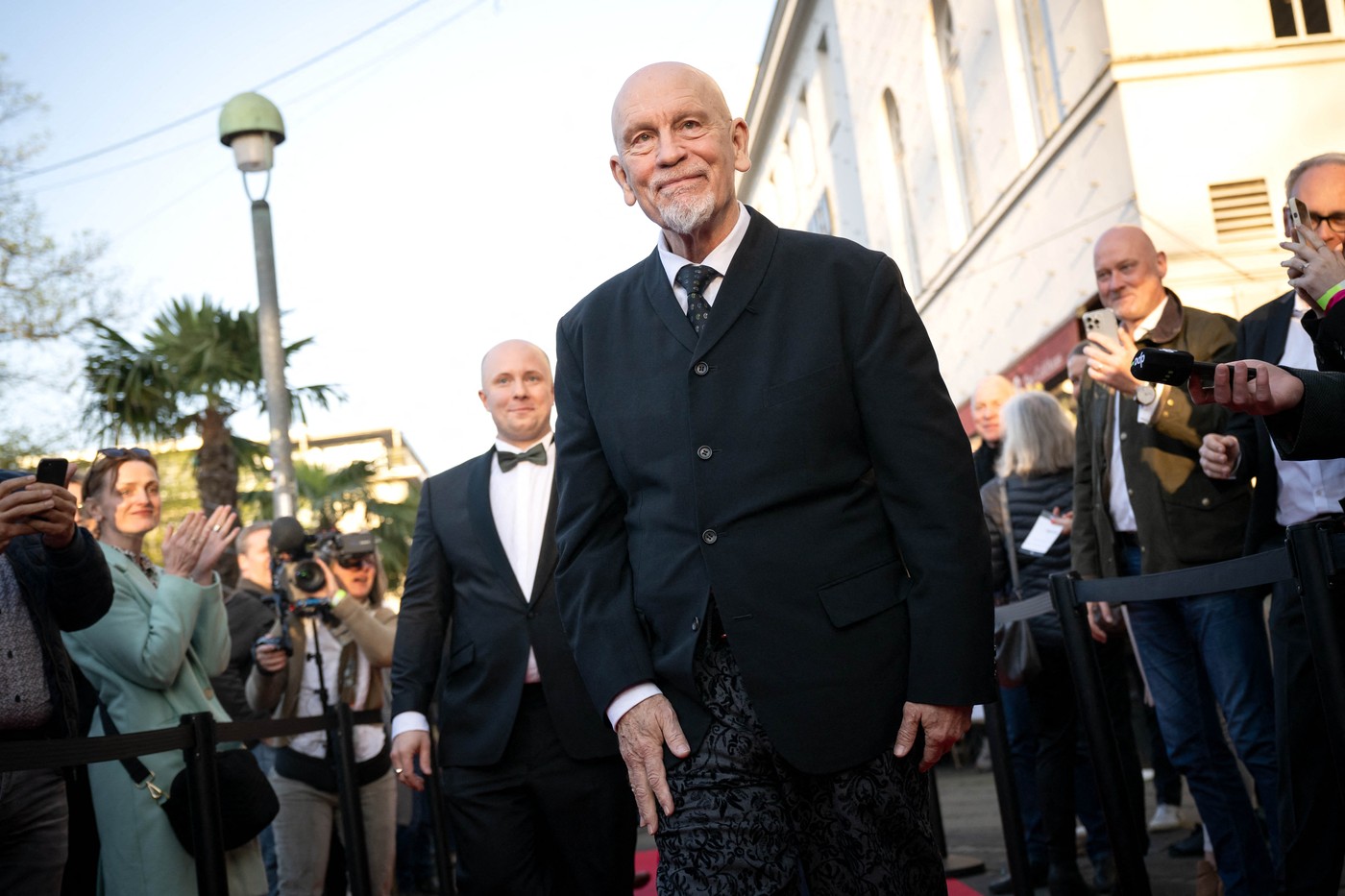 Čuveni Džon Malkovič zaigraće u Nacionalnom pozorištu u Temišvaru: "Događaj godine koji okuplja centralnoevropski kulturni prostor" 2 Džon Malkovič