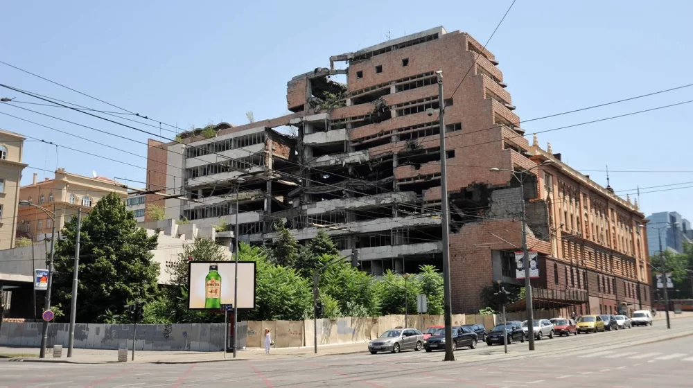 Kreni-Promeni sutra se obraća ispred zgrade Generalštaba 1