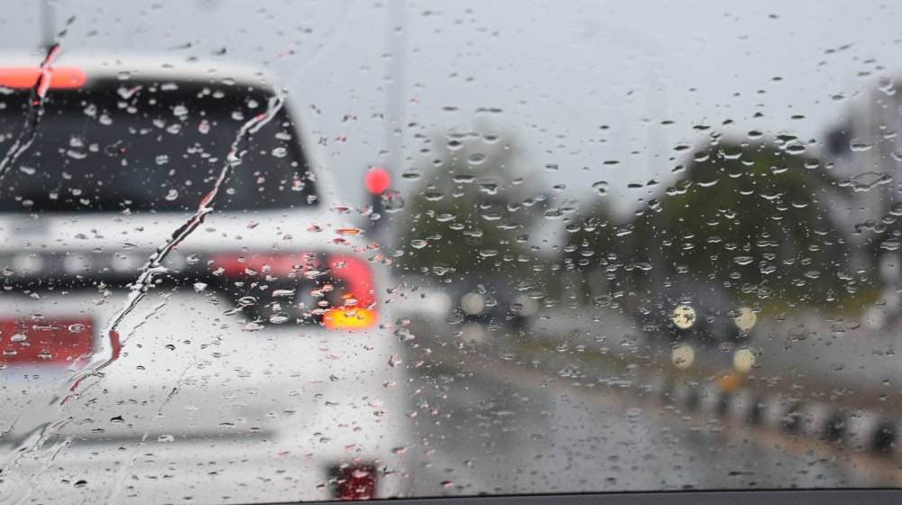 Ovo jeftino sredstvo iz domaćinstva omogućava bezbedniju vožnju po kiši 1