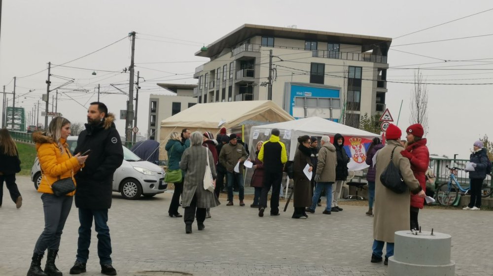 "Primer kako otpor ovom sumanutom režimu treba da izgleda": Šta se trenutno dešava na Starom savskom mostu? 1