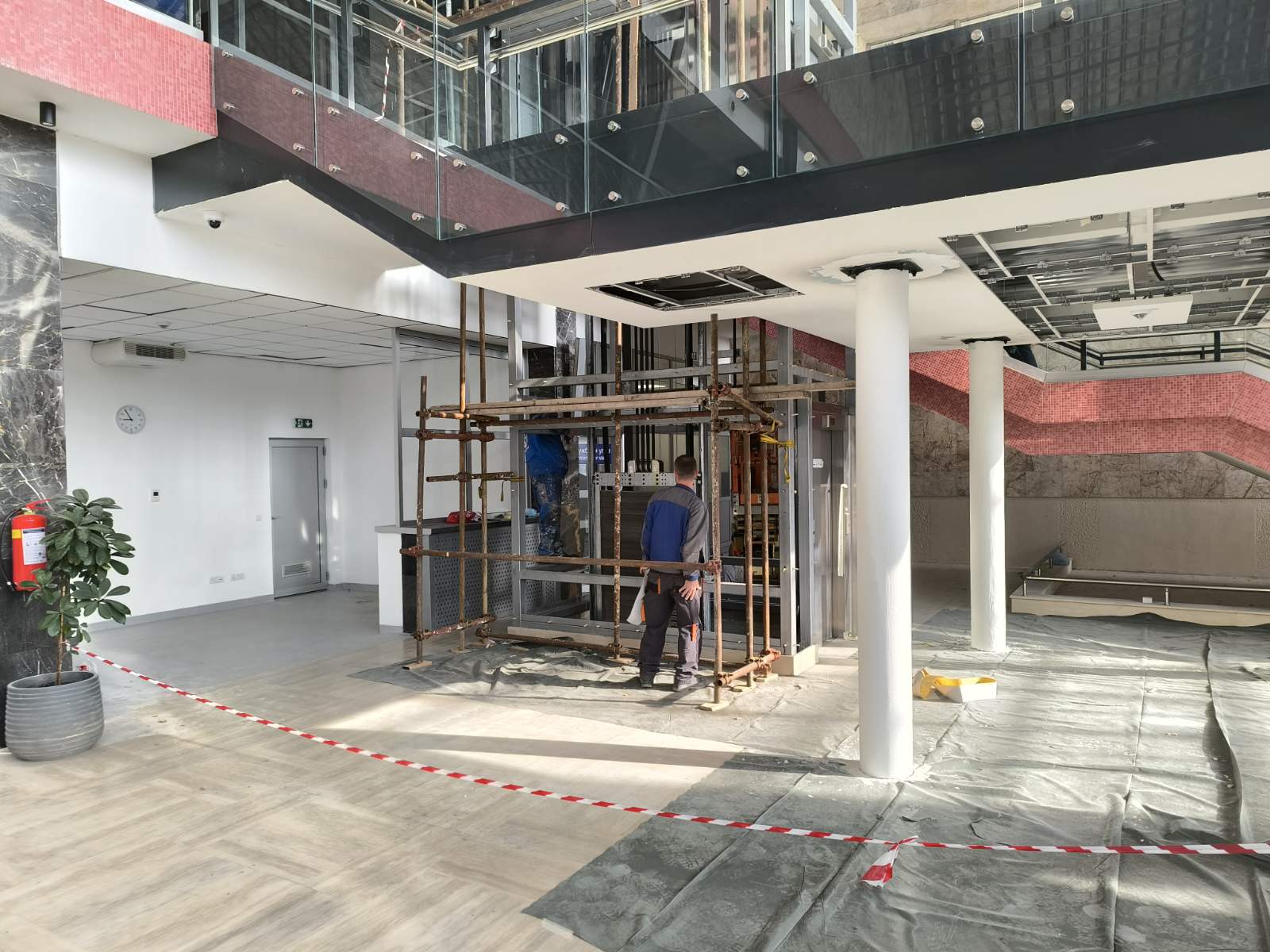 Kako je izgledala Železnička stanica u Novom Sadu pre dva dana? (FOTO) 5 Kako je izgledala Železnička stanica u Novom Sadu pre dva dana? (FOTO) 5