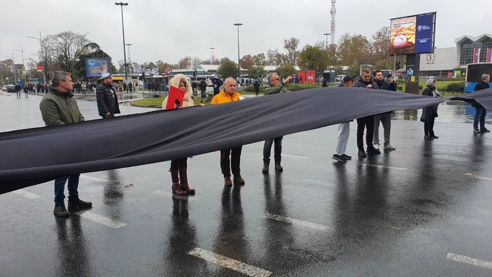 Protestne akcije zbog pada nadstrešnice: Kako vode borbu opozicija i aktivisti? 5 Protestne akcije zbog pada nadstrešnice: Kako vode borbu opozicija i aktivisti? 9