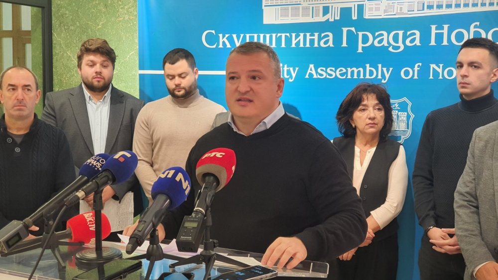 Novosadska opozicija traži vanrednu sednicu Skupštine grada i ostavku gradonačelnika Milana Đurića 2 Novosadska opozicija traži vanrednu sednicu Skupštine grada i ostavku gradonačelnika Milana Đurića 2