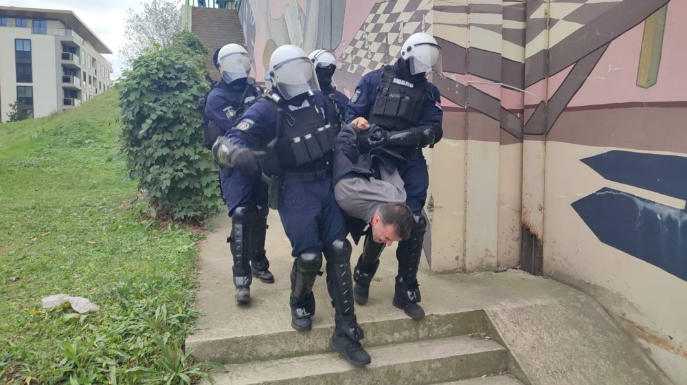 Savo Manojlović i Aleksandar Jovanović privedeni na Savskom mostu (FOTO, VIDEO) 1