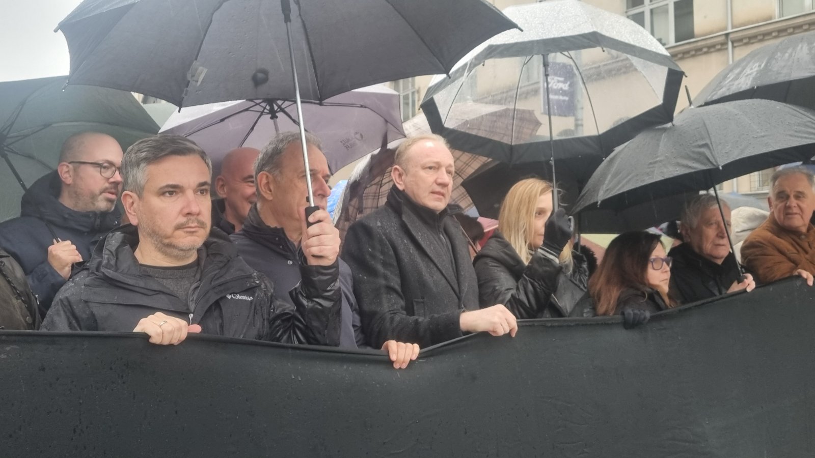 Kako je izgledala protestna blokada na Brankovom mostu "Zastani Srbijo 15 minuta za 15 života" (FOTO/VIDEO) 4 Kako je izgledala protestna blokada na Brankovom mostu "Zastani Srbijo 15 minuta za 15 života" (FOTO/VIDEO) 4