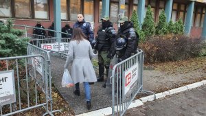 Završena blokada suda u Novom Sadu: Opozicija najavila novo okupljanje (FOTO, VIDEO) 10 Završena blokada suda u Novom Sadu: Opozicija najavila novo okupljanje (FOTO, VIDEO) 10