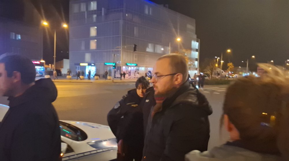 Priveden Srđan Đurić predsednik Mladi PSG Novi Sad: Prišla mu dva policajca u civilu (VIDEO, FOTO) 1