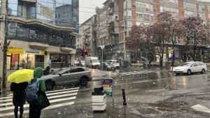 U našoj zemlji će danas biti oblačno i hladno, mestimično sa kišom i susnežicom, u brdsko-planinskim predelima sa snegom uz formiranje snežnog pokrivača, saopštio je Republički hidrometeorološki zavod.

 

 