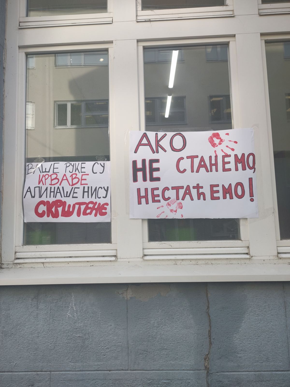 "Nastava se nadoknadi a život ne": Blokada Zrenjaninske gimnazije u fotografijama 5 "Nastava se nadoknadi a život ne": Blokada Zrenjaninske gimnazije u fotografijama 5