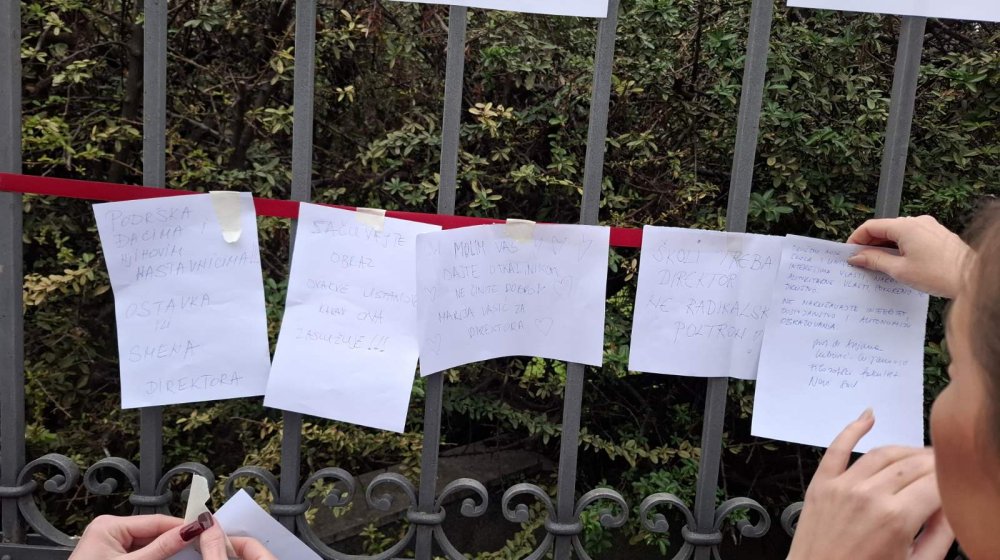 Pedagoški kolegijum Gimnazije “Jovan Jovanović Zmaj”: Svakog petka odavanje pošte nastradalima na Železničkoj stanici 1