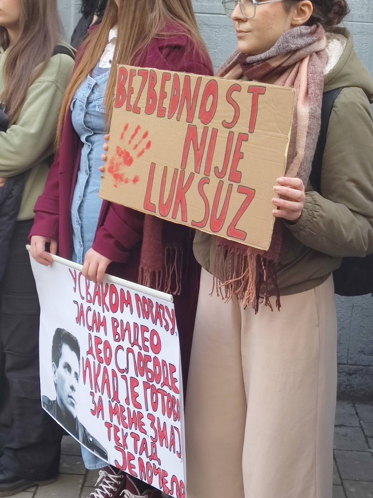 "Nastava se nadoknadi a život ne": Blokada Zrenjaninske gimnazije u fotografijama 9 "Nastava se nadoknadi a život ne": Blokada Zrenjaninske gimnazije u fotografijama 9