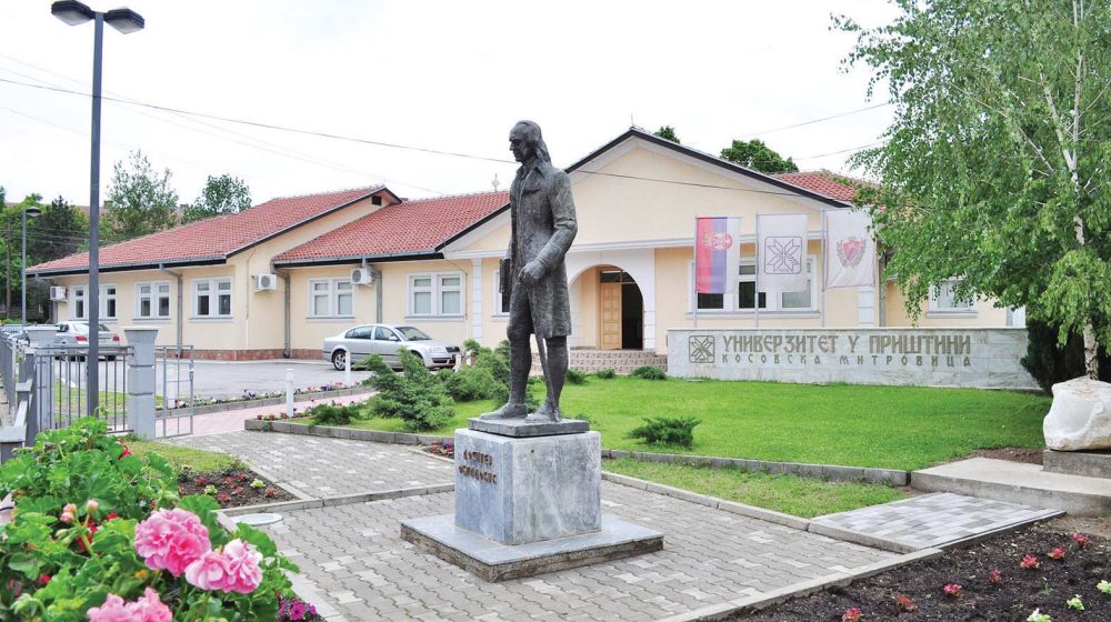 Primena Zakona o strancima na Kosovu: Početak (dez)integracije školstva i zdravstva 13