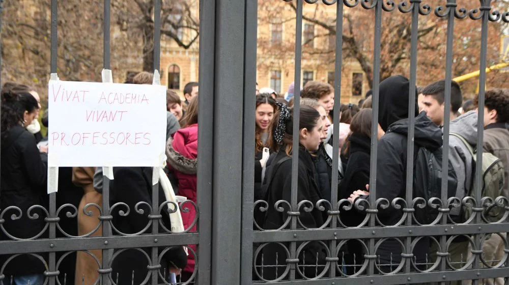 Roditelji učenika Jovine gimnazije tvrde da je direktor te škole vređao nastavnike 8