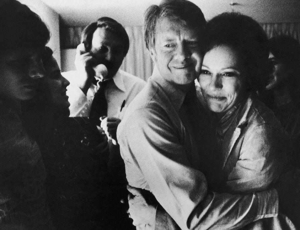 Džimi Karter: Od uzgajivača kikirikija do Bele kuće i Nobelove nagrade za mir 4 Džimi Karter stupio je u brak sa Rozalin Smit dok je bio na mornaričkoj akademiji