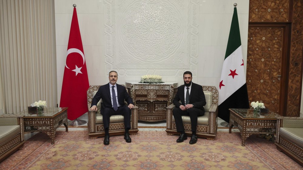 Novi lider Sirije rekao da će sve oružje biti stavljeno pod državnu kontrolu 1