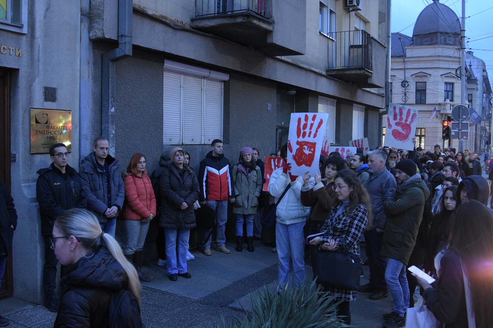 Studenti Fakulteta umetnosti Niš Potrebne donacije hrane, ćebadi i vreća za spavanje: Poziv učesnika blokade Fakulteta umetnosti u Nišu 2