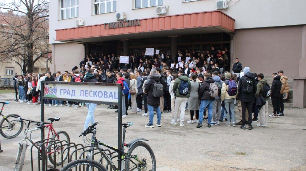 Zastani Srbijo Leskovac gimnazijalci