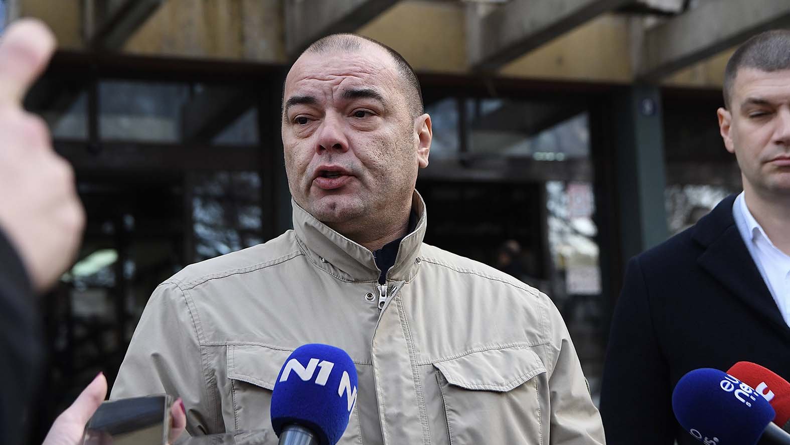 Ko su maskirani napadači koji demoliraju lokale i zastrašuju građane? 2