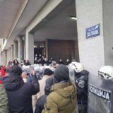 Pušten Branko Rodić, prebijen u Skupštini Novog Sada: Na snimku aktivista prepoznao napadača 4