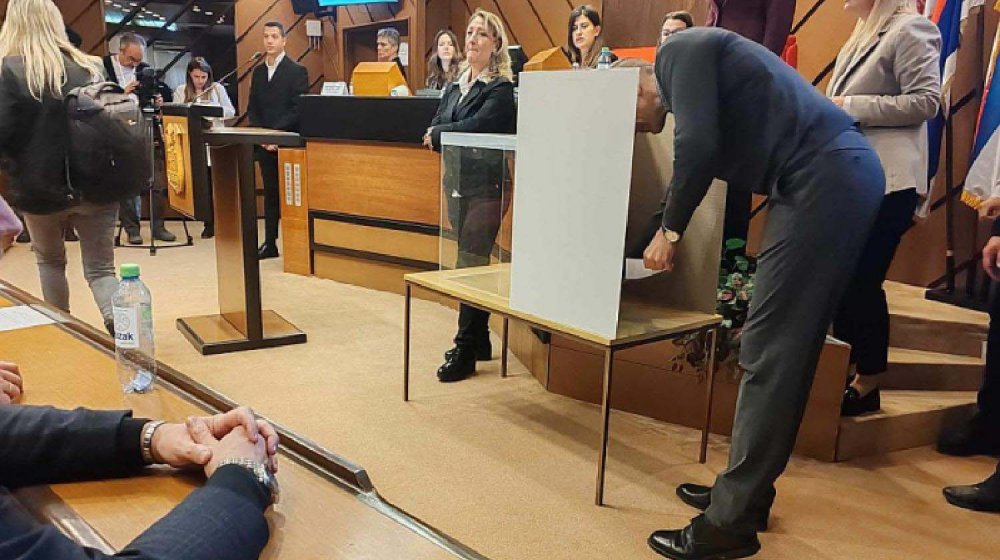 Skupština Novog Sada zaseda danas: Zborovi najavili protest, ispred zgrade ograde 1