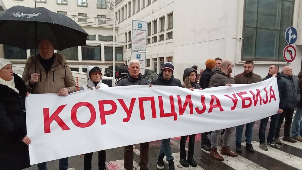 Svako vidi ideju koju promoviše: Napad tabloida i SNS na Danas zbog karikature koja "poziva na Vučićevo ubistvo" 5