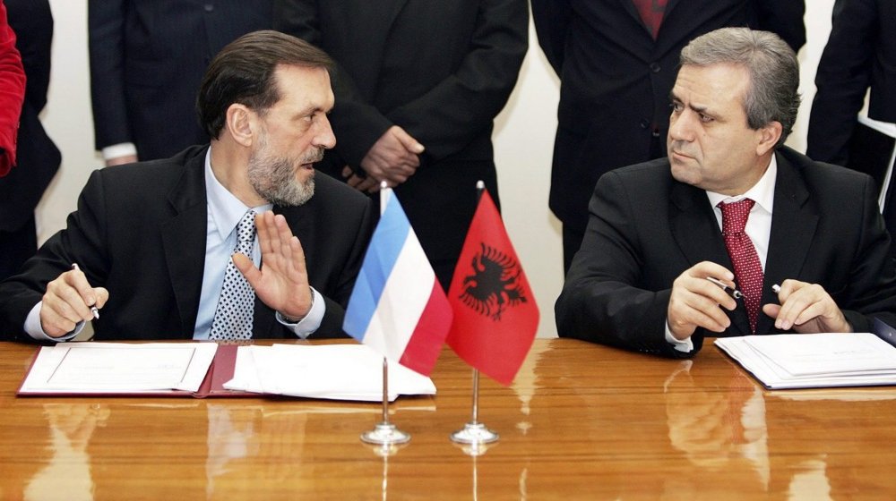 Kako je izgledala prva zvanična poseta Vuka Draškovića Albaniji pre 20 godina? 1