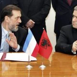Kako je izgledala prva zvanična poseta Vuka Draškovića Albaniji pre 20 godina? 2