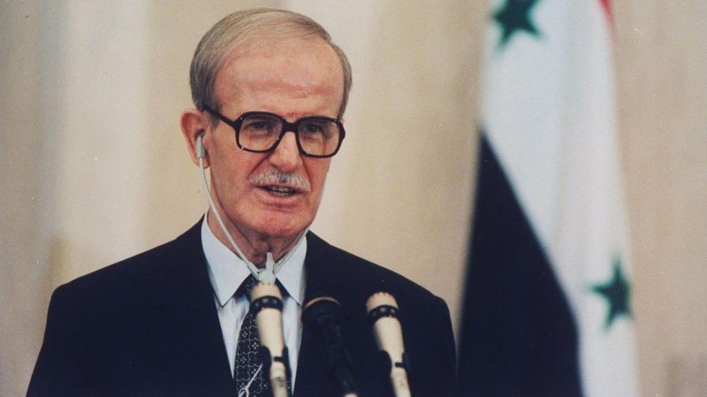 Bašar al-Asad: Od oftalmologa u Londonu do autoritarnog predsednika Sirije 2 Asadov otac Hafez