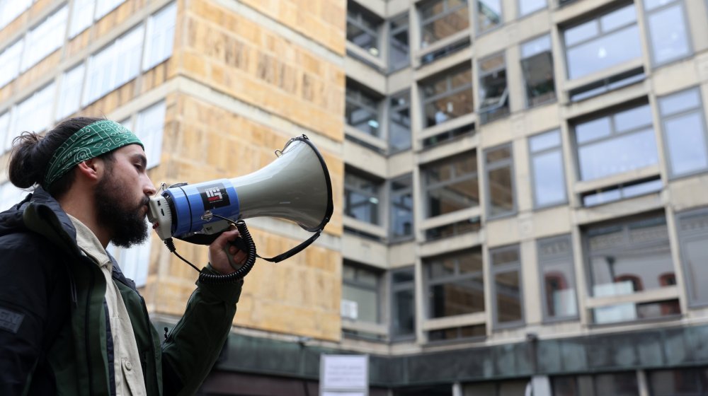 “Ako je žrtva moja bezbednost, ja sam potpuno spreman”: Kako na psihu građana utiče to što BIA špijunira novinare i aktiviste? 1