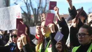 Zašto su državni univerziteti nadmašili SPC po poverenju građana? 7 Zašto su državni univerziteti nadmašili SPC po poverenju građana? 7