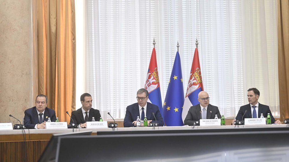 Vučić javno ukorio Vučevića po pitanju prosvetara, oduzeo reč Siniši Malom 1