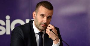 "To nije reciprocitet, Vučićević kontinuirano vređa Crnu Goru": Premijer Spajić povodom zabrane ulaska Petru Komneniću u Srbiju 12 Crnogorski premijer Milojko Spajić