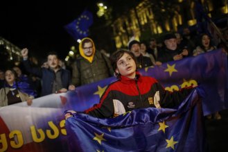 Georgian opposition protests after Parliament elections in Tbilisi Hapšenja opozicionih političara, nasilje nad mladima: Gruzija se ne predaje (FOTO, VIDEO) 2