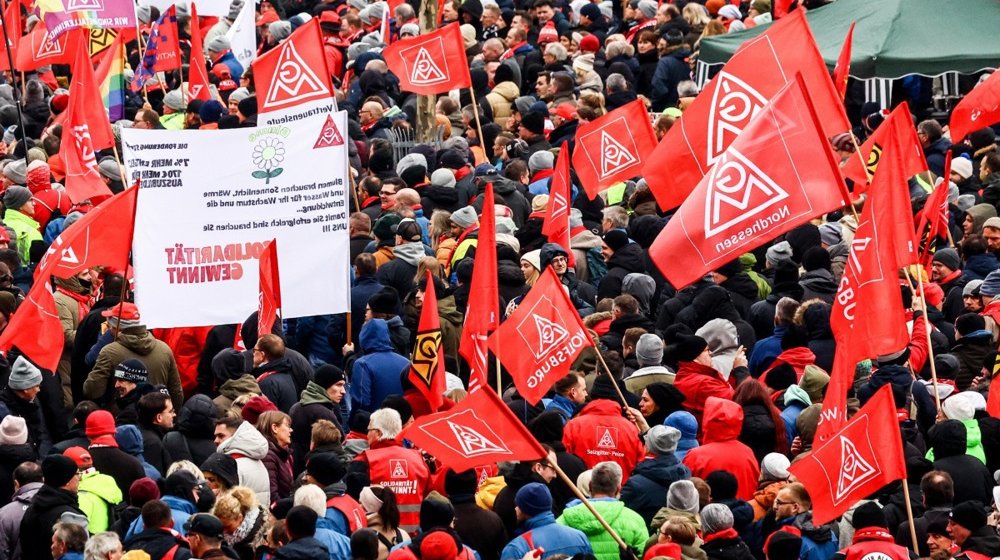 Radnici Folksvagena u štrajku: Teret će morati da podnesu i menadžment i akcionari, ne samo radnici 1