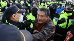 South Korea's President Yoon says he will lift the emergency martial law "Predsednik izgubio minimum rasuđivanja": Šta se sve događalo u Južnoj Koreji i šta sledi? (FOTO, VIDEO) 4